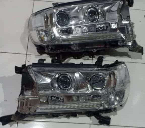 Lampu Depan Projector (set)